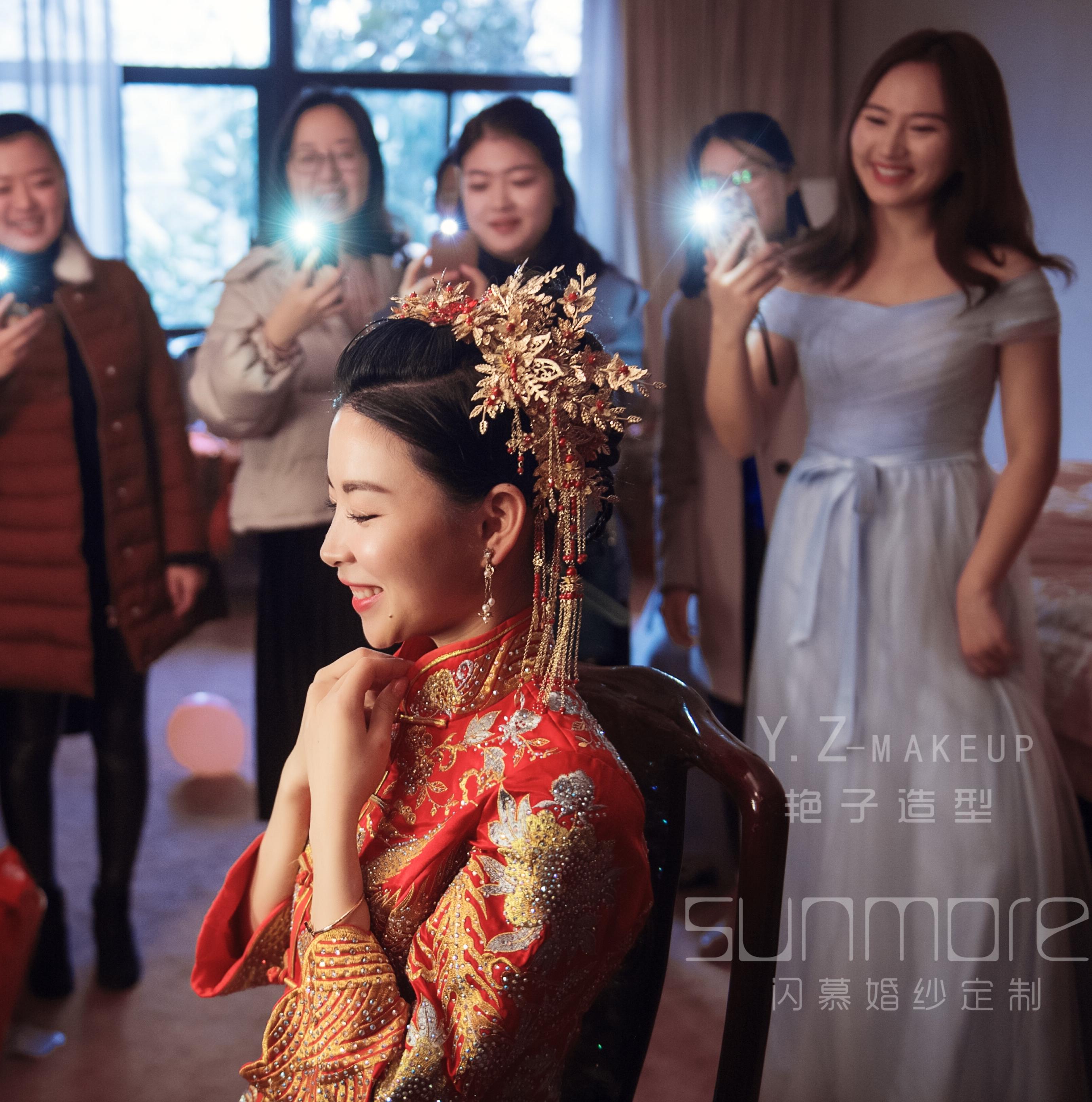 【闪慕婚纱】完美婚礼形象设计套餐（礼服+跟妆）