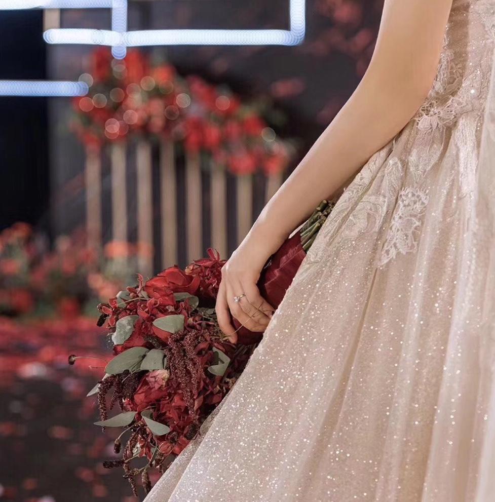 【VEDO婚纱尊享套餐】轻奢系列8件套租赁