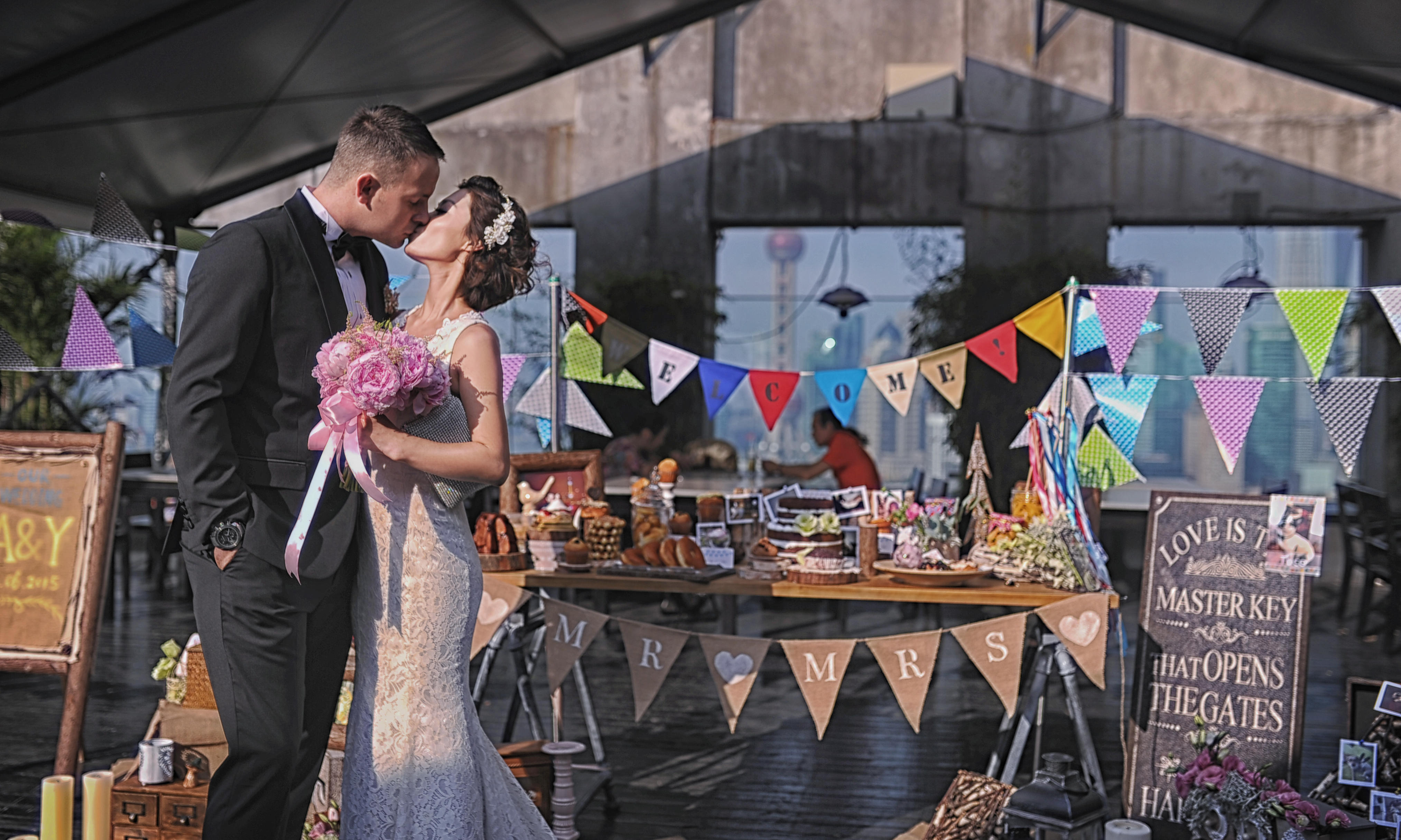 北纬51.5°，西经0.1°。