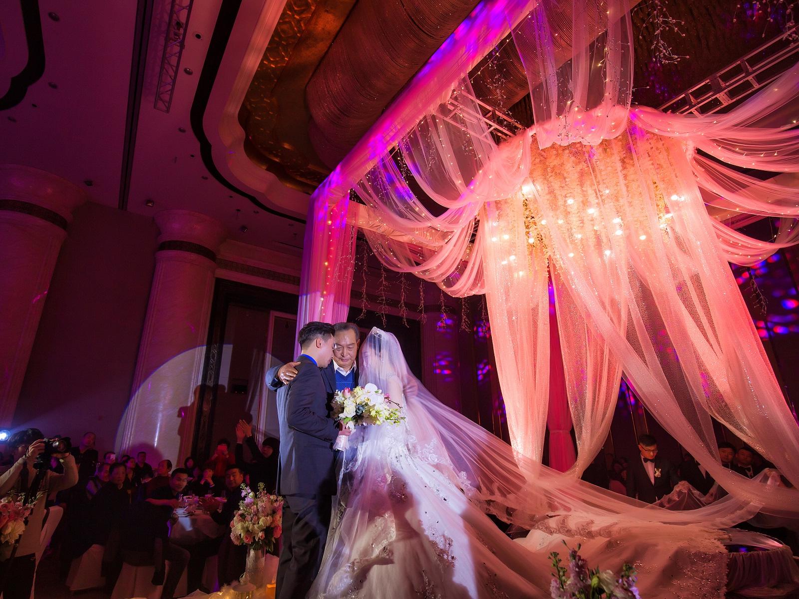 【95后都喜欢】双机全角度摄像+水晶镜面通道