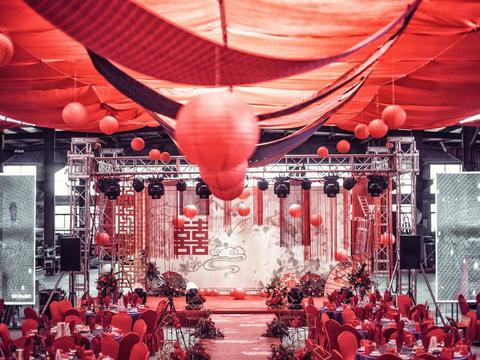 卡洛 厂房中式婚礼红色系