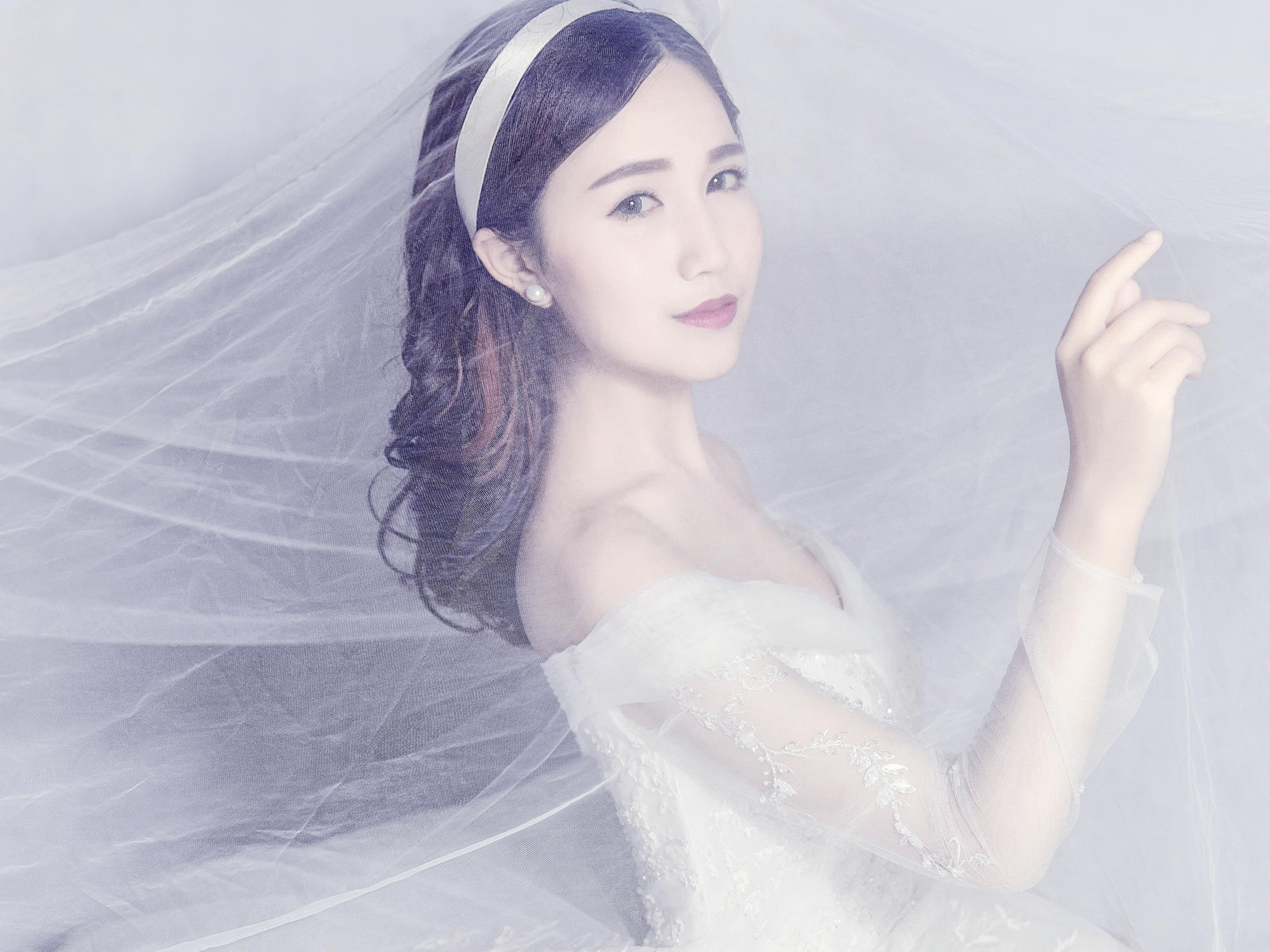 <赫蒂3周年超值租赁>婚纱礼服7件套+新娘跟妆