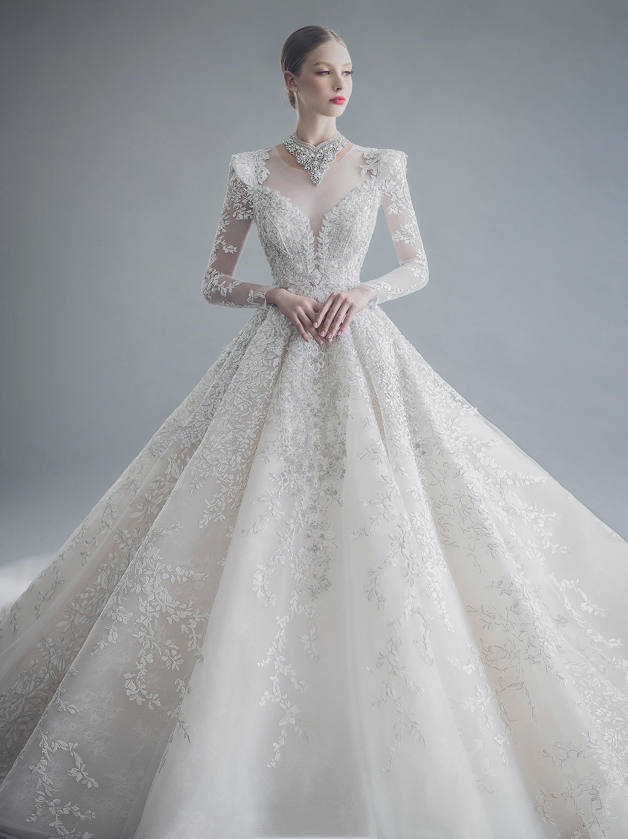 【店庆活动】国际名品婚纱套餐+首席老师跟妆