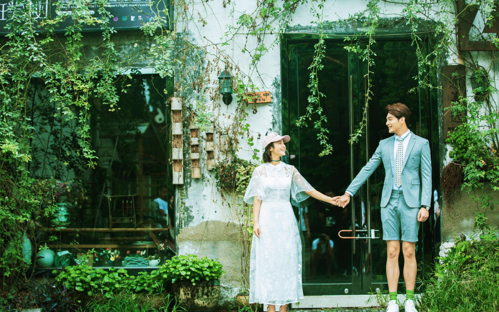 《黛茜婚纱摄影》包酒店+送婚纱+包邮+返机票补贴