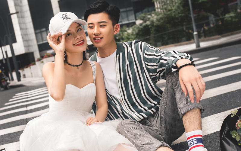 10套服装+底片200张+60张精修