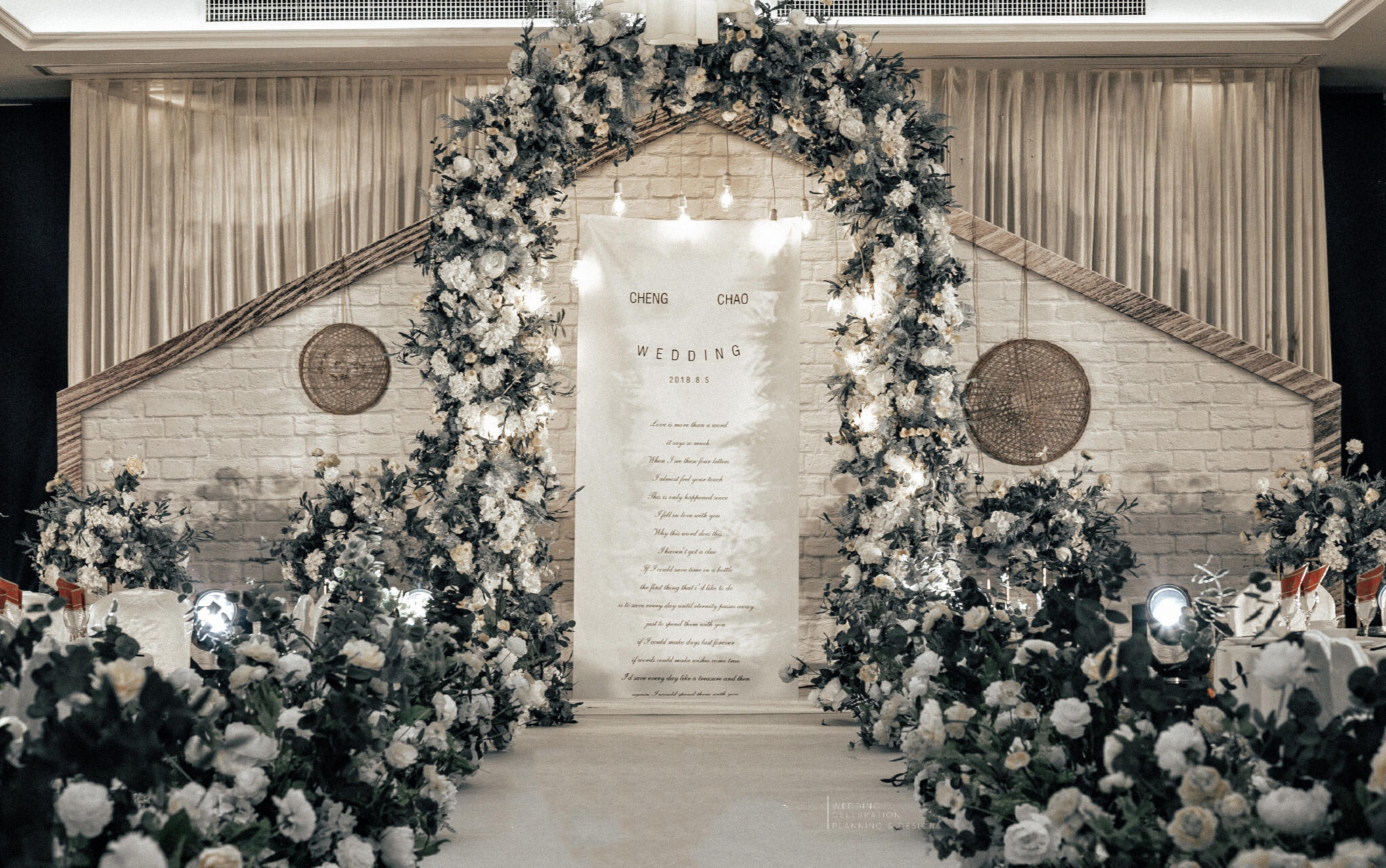 小场地的婚礼，真的很美好，可以很温馨，也可以很精