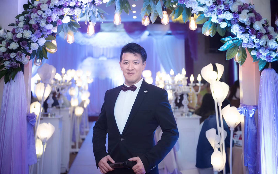 昆明资深婚礼主持人+专业全天婚礼管家督导