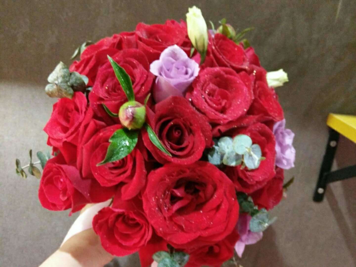 【婚礼纪推荐】新娘超美手捧花，36枝红玫瑰鲜花