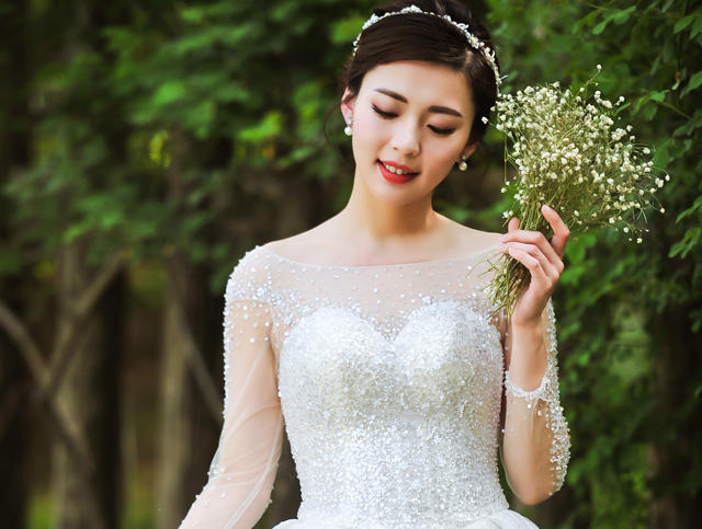 【绣阁嫁衣】  超级爆款  闪耀长托婚纱 