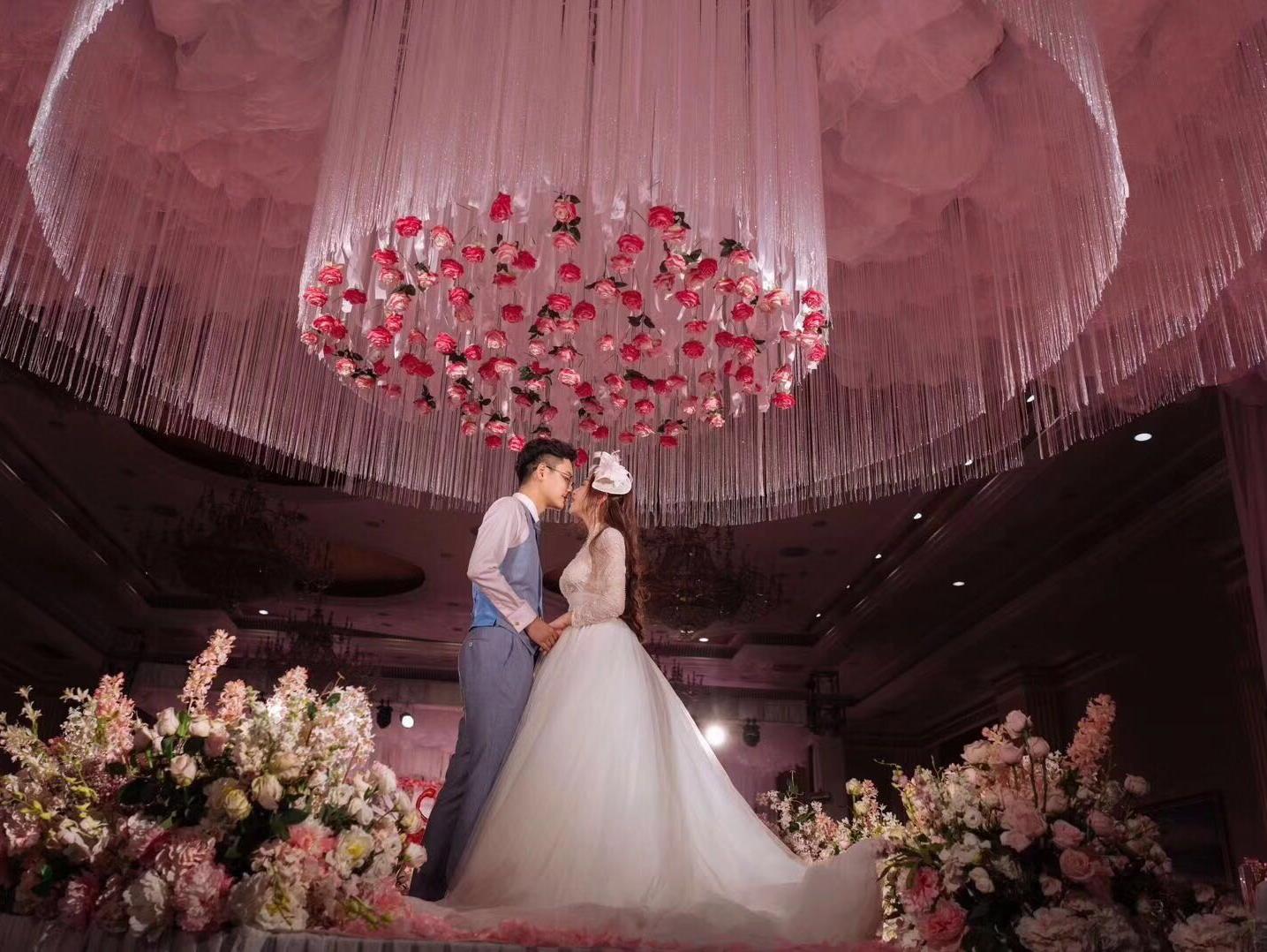 云顶纱浪漫粉色婚礼，为您呈现一个别样的婚礼