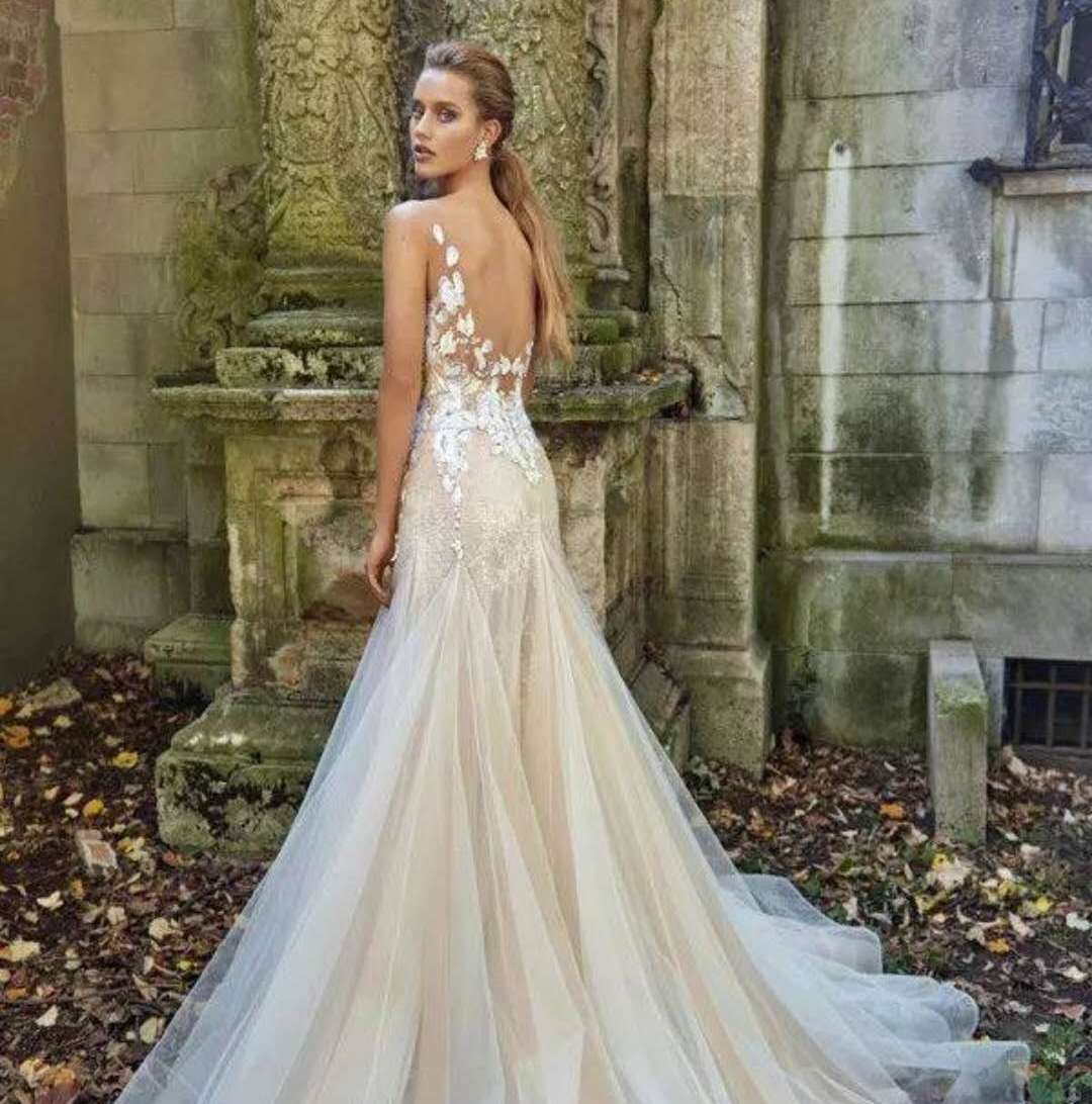 奢华鱼尾+秀和服（或出门纱）+敬酒服+伴娘裙4条