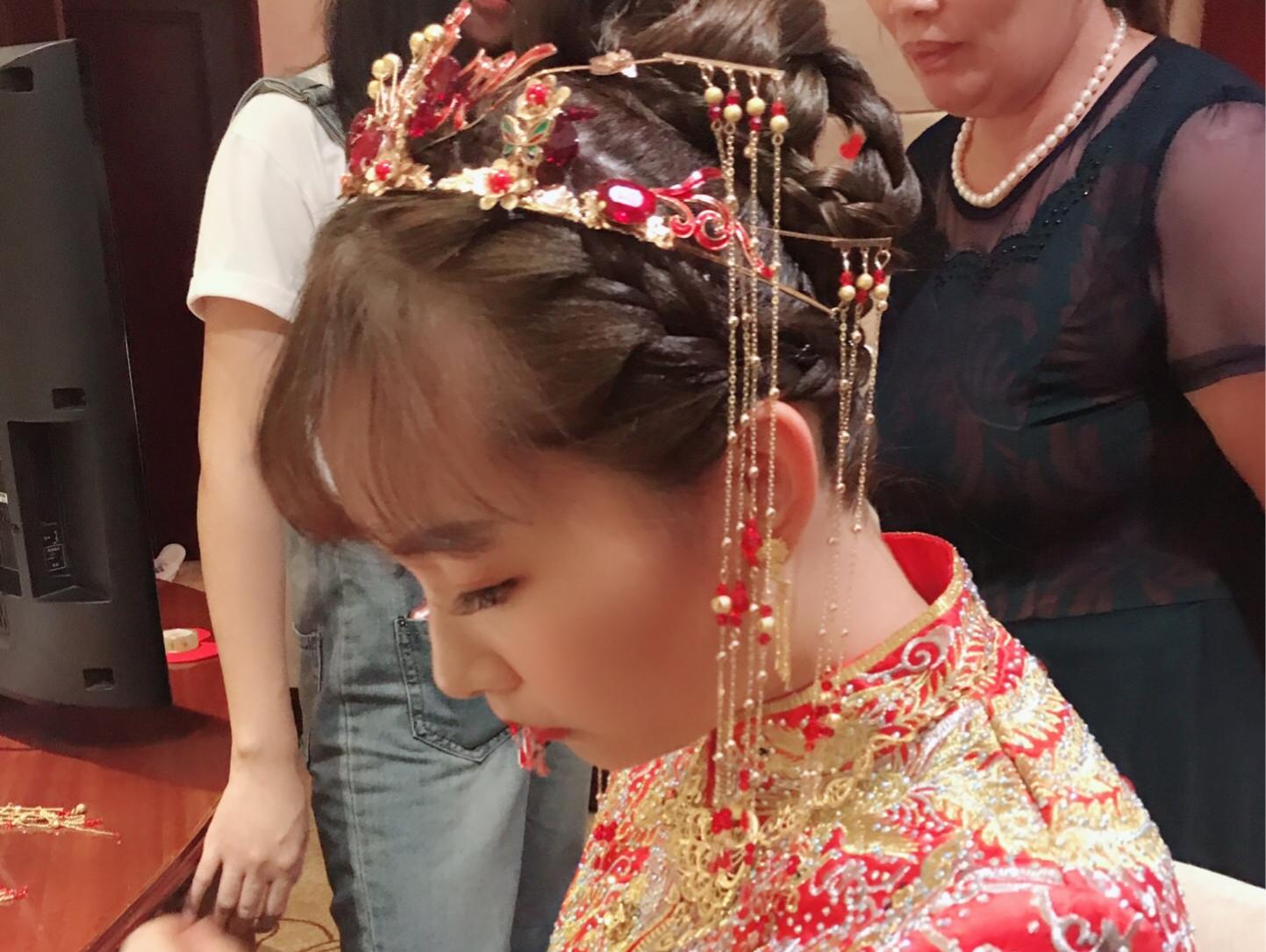 资深档全程跟妆出嫁妆、婚纱妆和敬酒妆+饰品