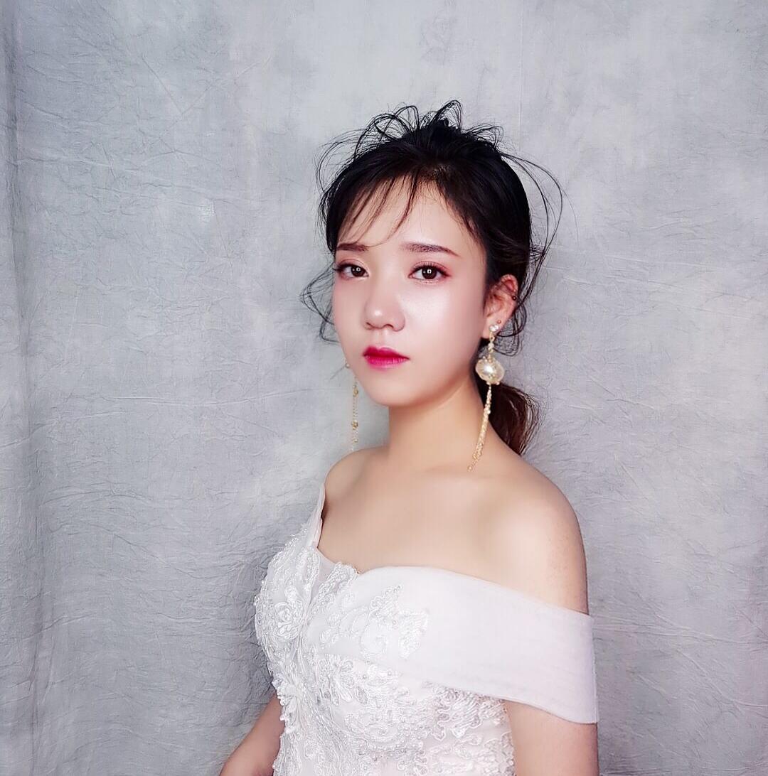 超划算套餐婚纱秀禾礼服，全程跟妆