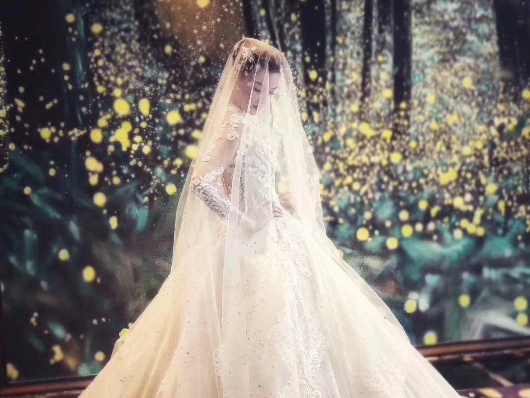 奢华婚纱礼服三件套＋首席化妆师婚礼全程跟妆