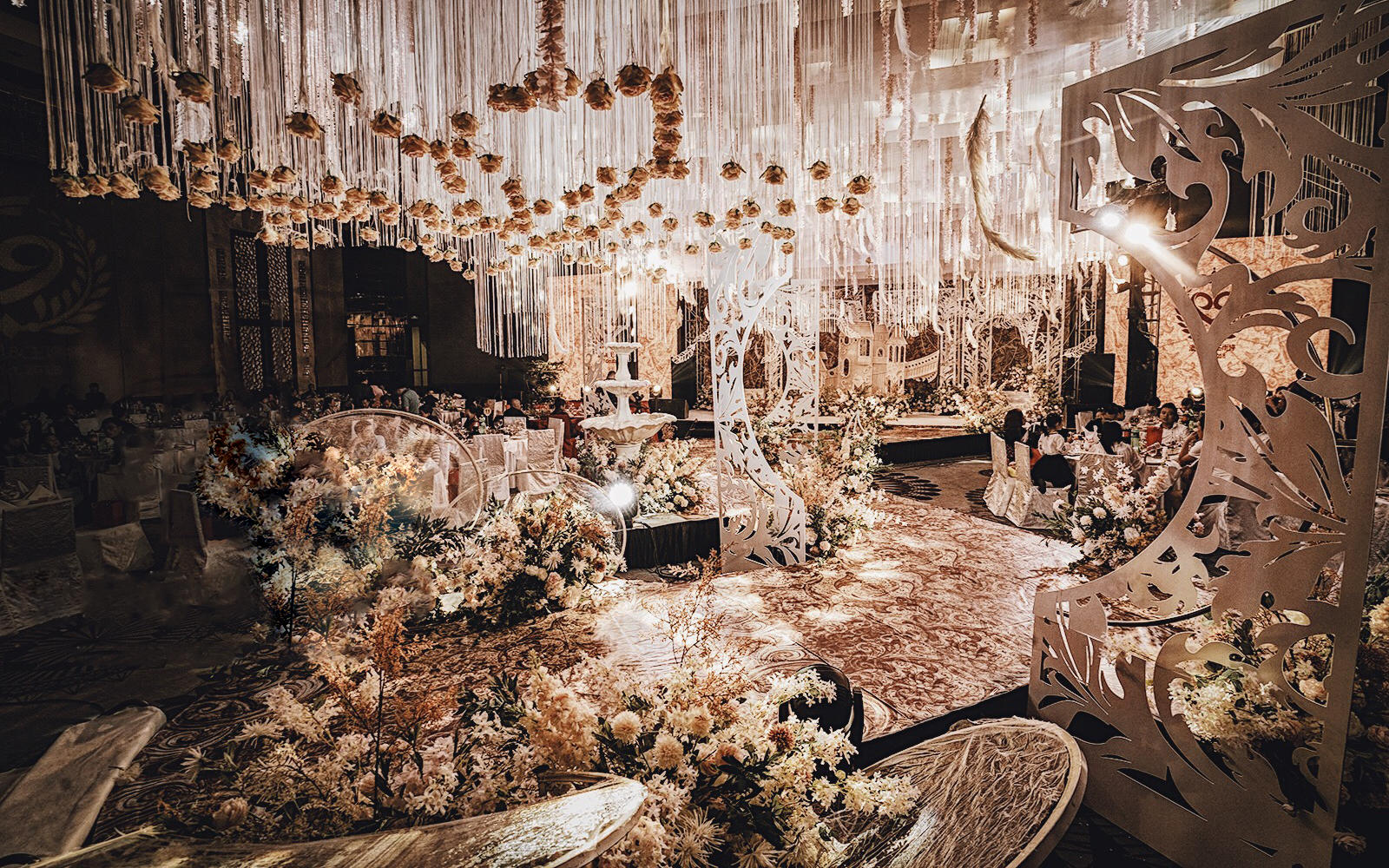 奢华欧式 城堡婚礼-超炫灯光【希区婚礼】