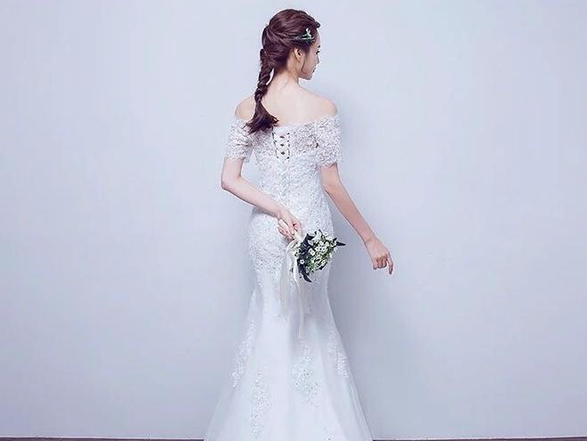 夏季唯美鱼尾露背拖尾婚纱——促销中!