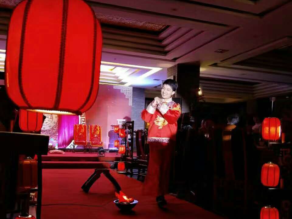 全天跟妆＋跟拍1580元＋亲友妆