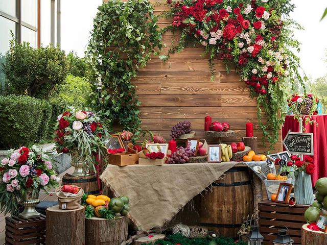 威斯文婚礼 室外婚礼 复古红色系