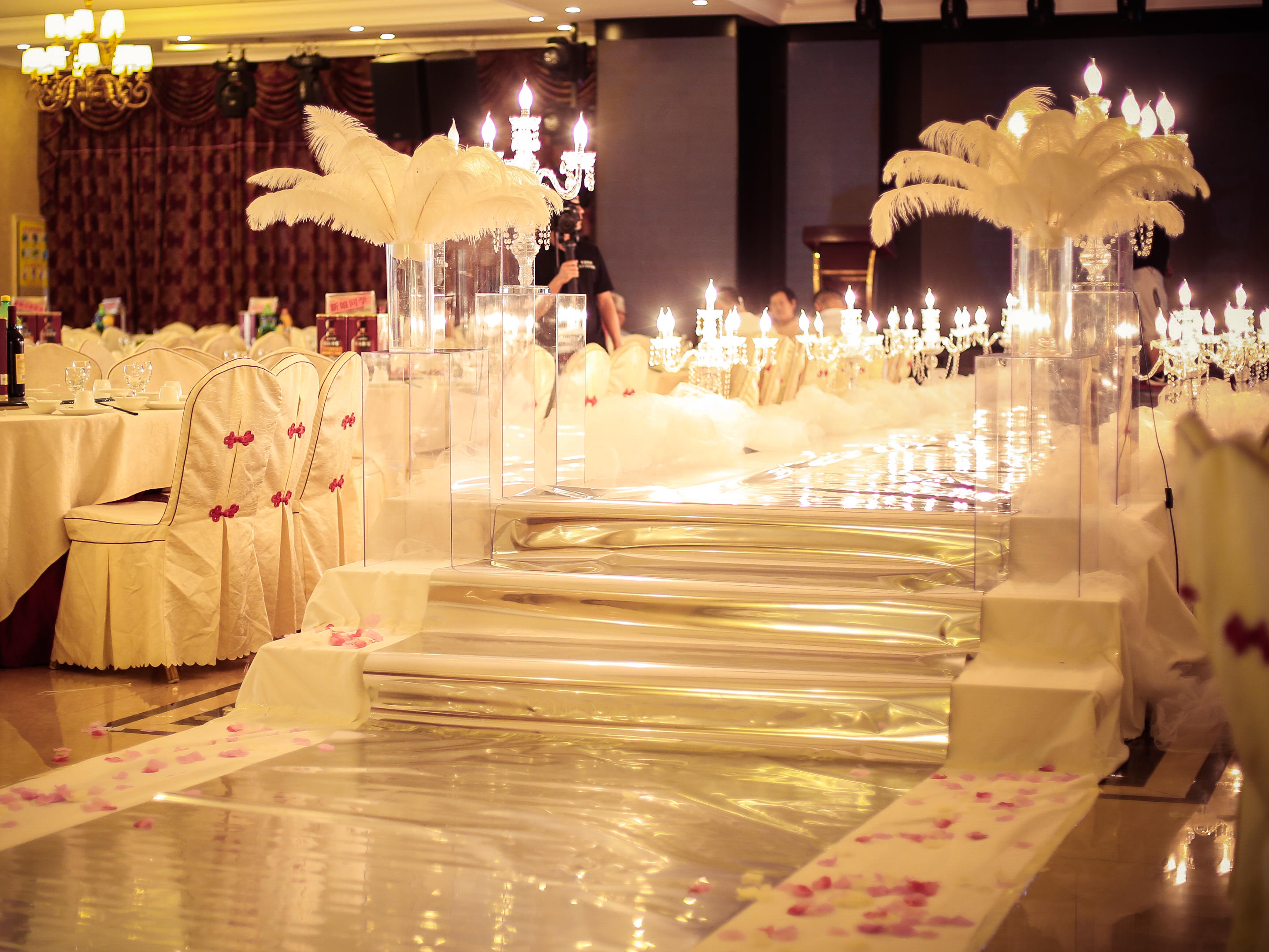 【艾维婚礼】强势来袭打造大众消费婚礼