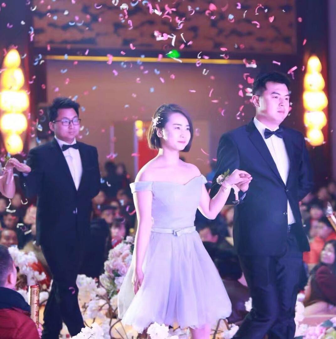 1280精美婚纱礼服，跟妆套餐