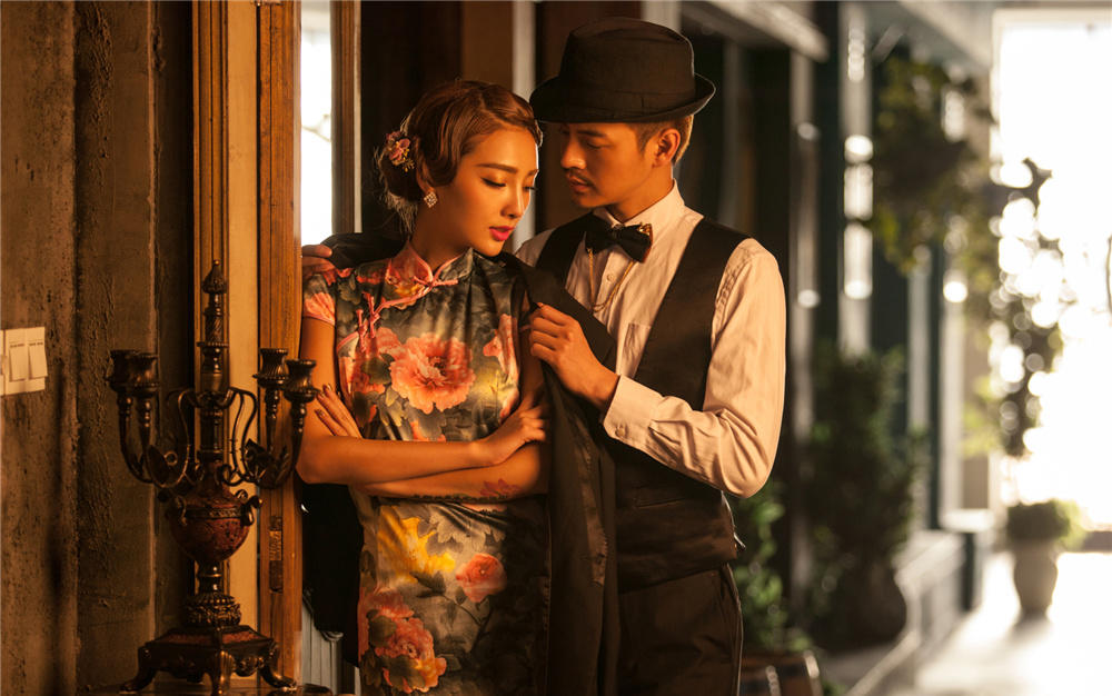 《金色经典摄影》网络特惠婚纱套餐，风格任选！