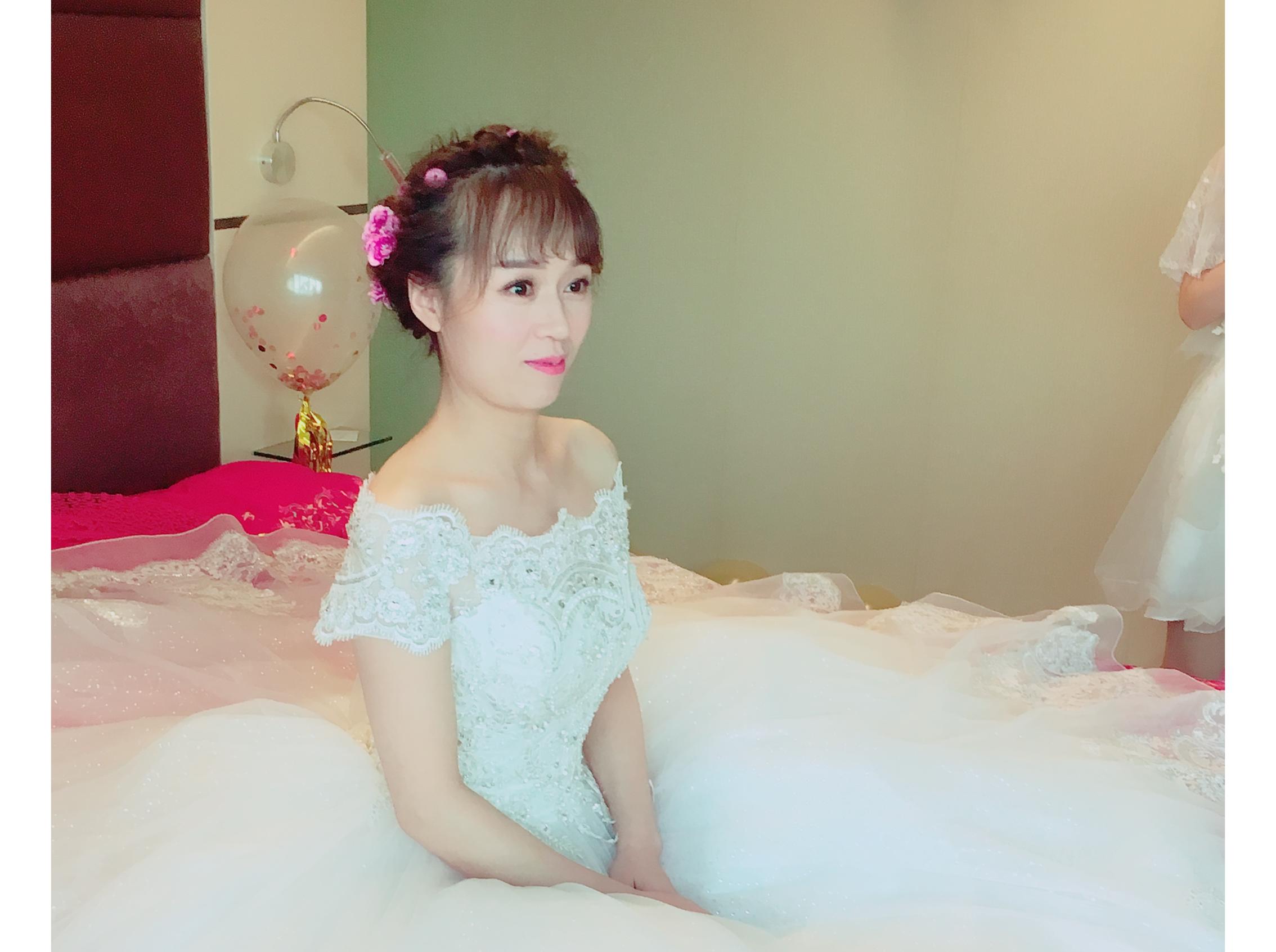 资深档森系唯美造型3-4套 送亲友妆