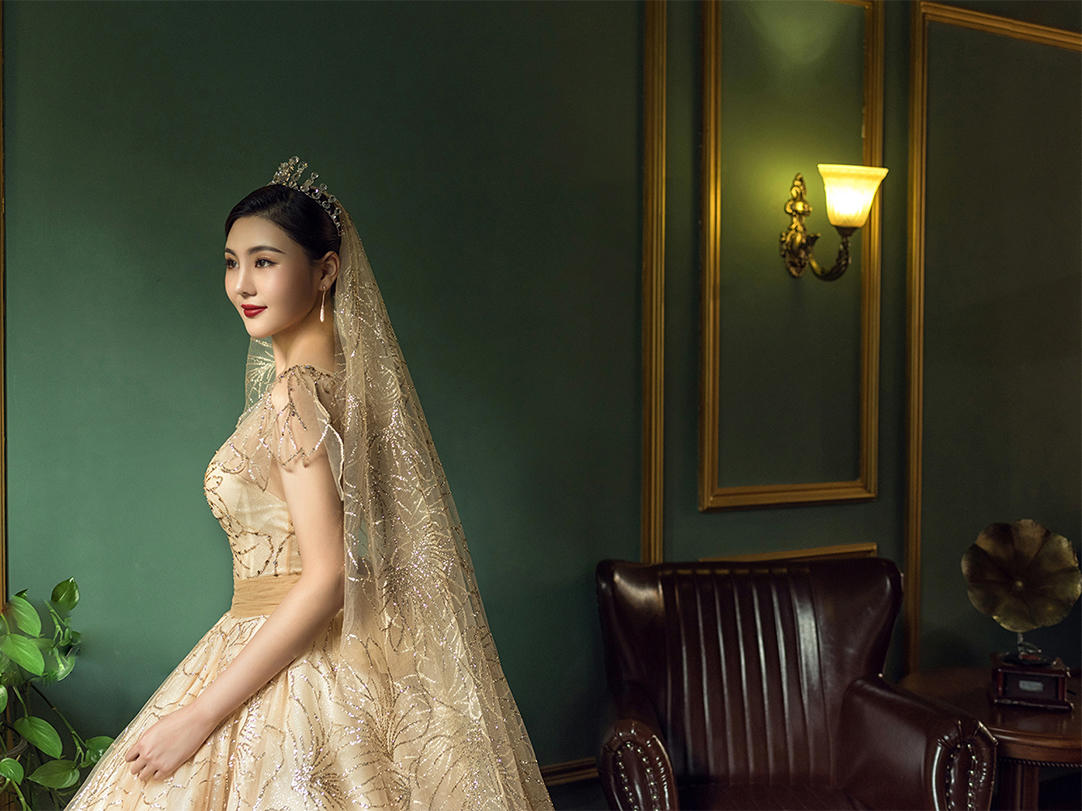 【李锐造型婚纱】三套主婚服租赁+创意总监全程跟妆