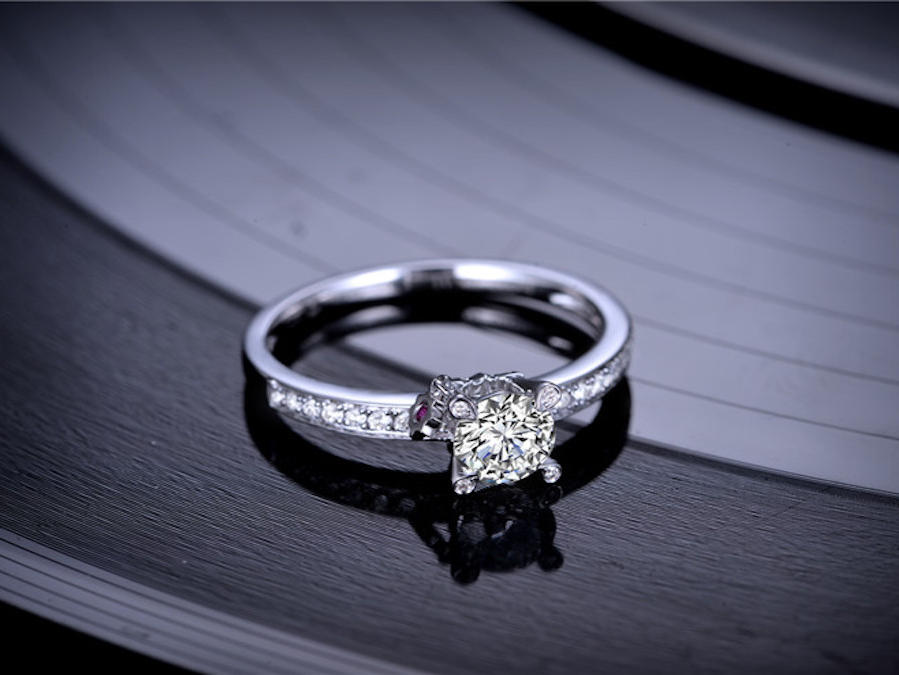 【咱们相爱吧】 白18K金钻石镶红宝石结婚戒指