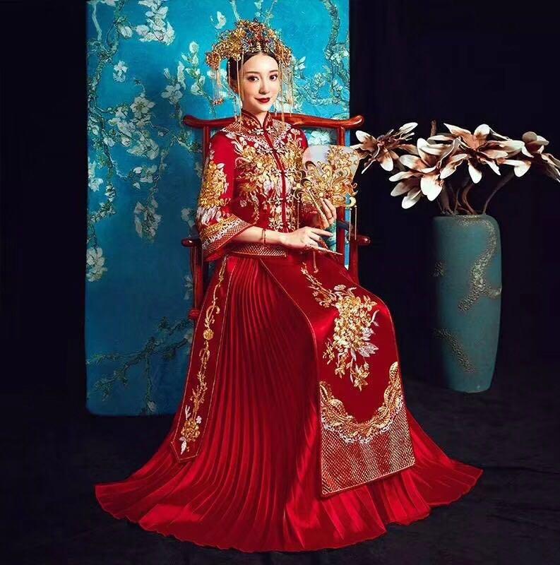 婚纱礼服套餐A(大拖尾+齐地白纱或者秀禾+敬酒服