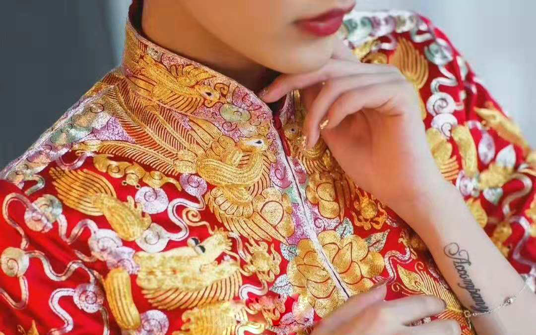 【皇后嫁衣轻奢馆】中伍福  纯手绣百褶秀禾