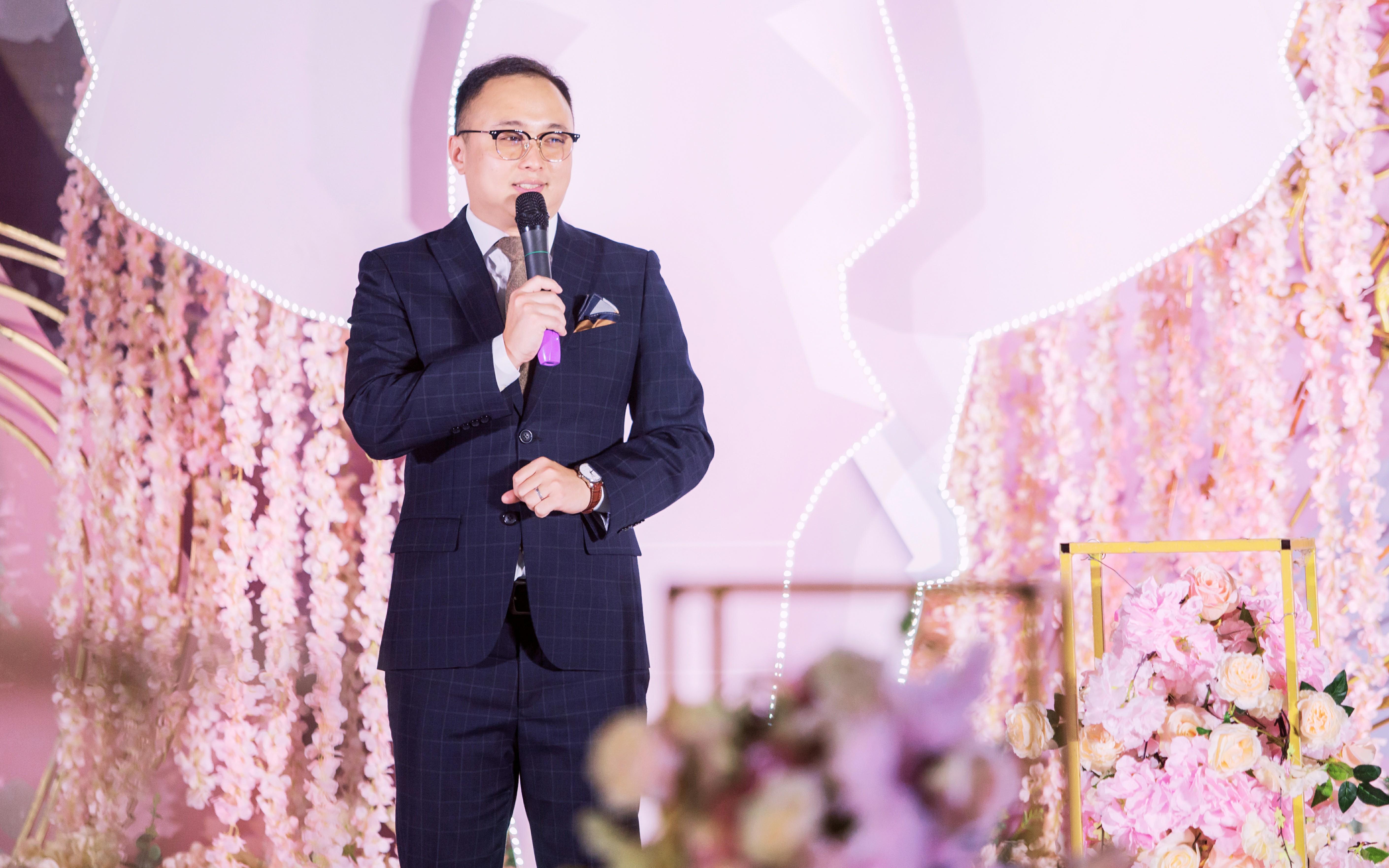 教练式司仪黄嵩+专属定制台词+督导+音乐助理