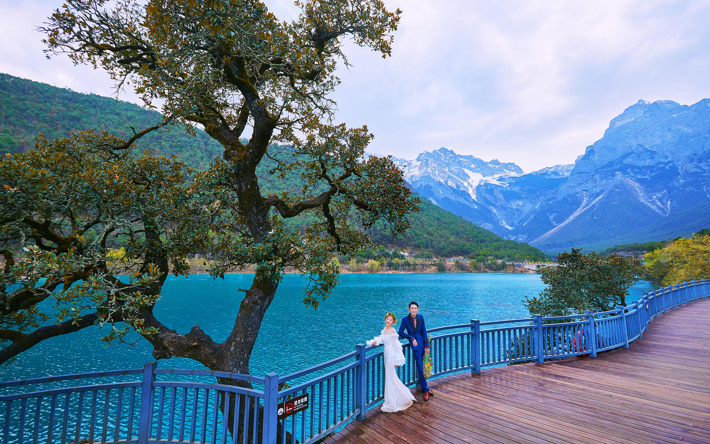 【旅拍嚴(yán)選】秘境云杉坪+5A藍(lán)月谷+古鎮(zhèn)+雪山