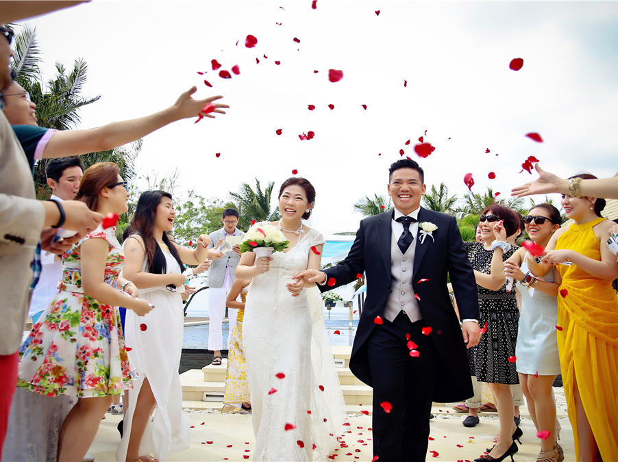 巴厘岛皇家兰花水上婚礼，乐惟海外婚礼南京店