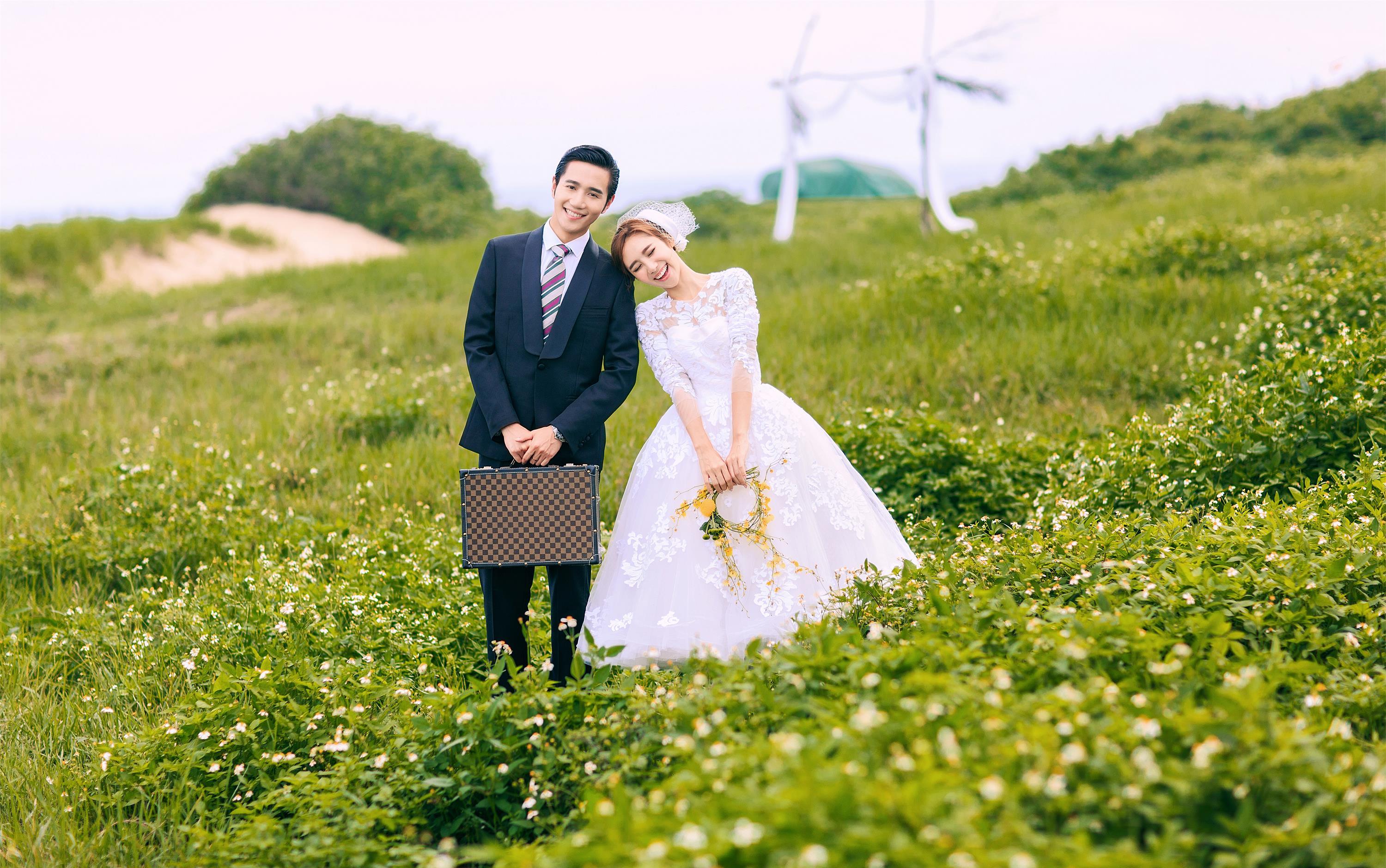 【火爆来袭】夜光婚纱+底片全送+鲜花造型+全包价