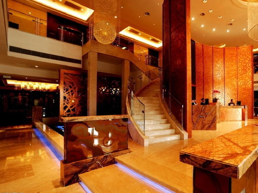 ：商家名/化妆师级别/造型/妆面数量/跟妆时间/