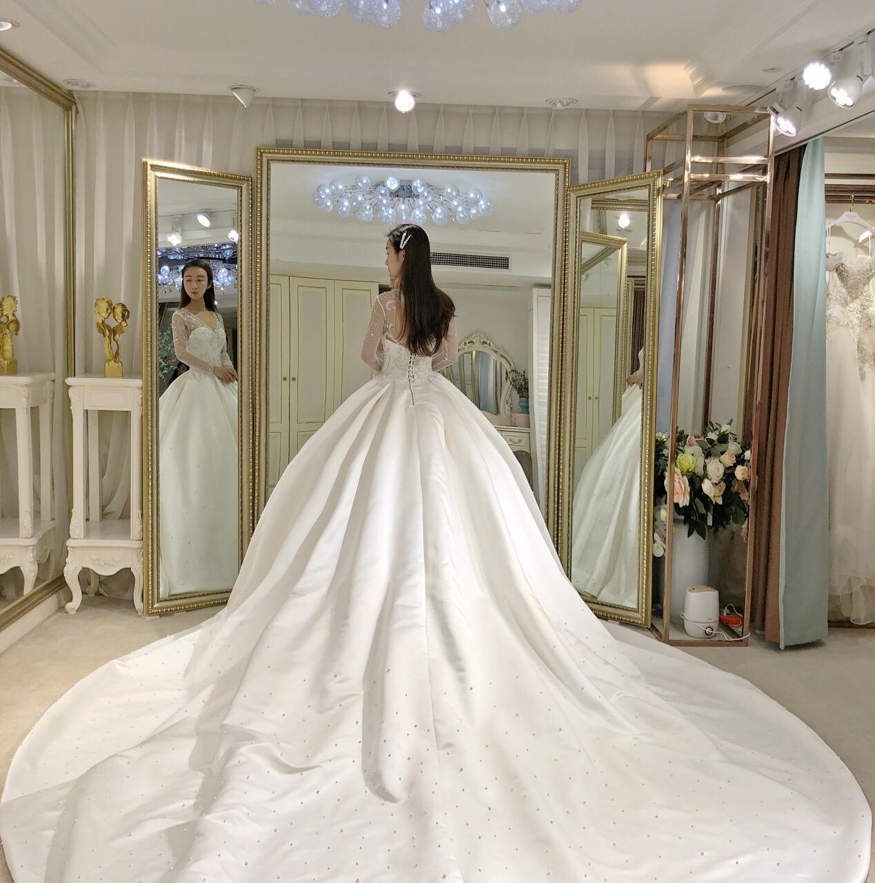 ONLYYOU缎面珍珠大拖尾