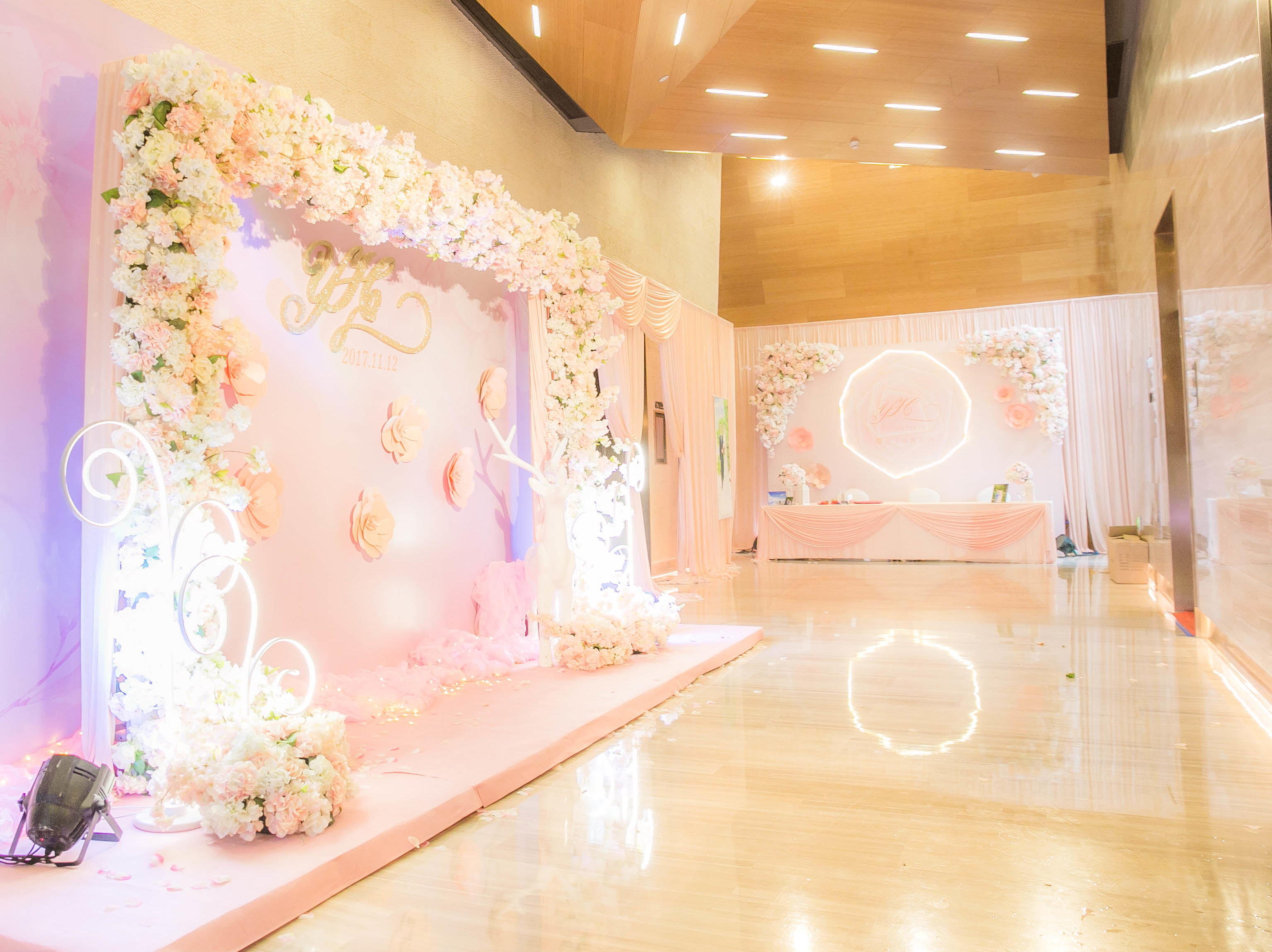 【皇家婚礼】特价优惠简约粉色室内婚礼