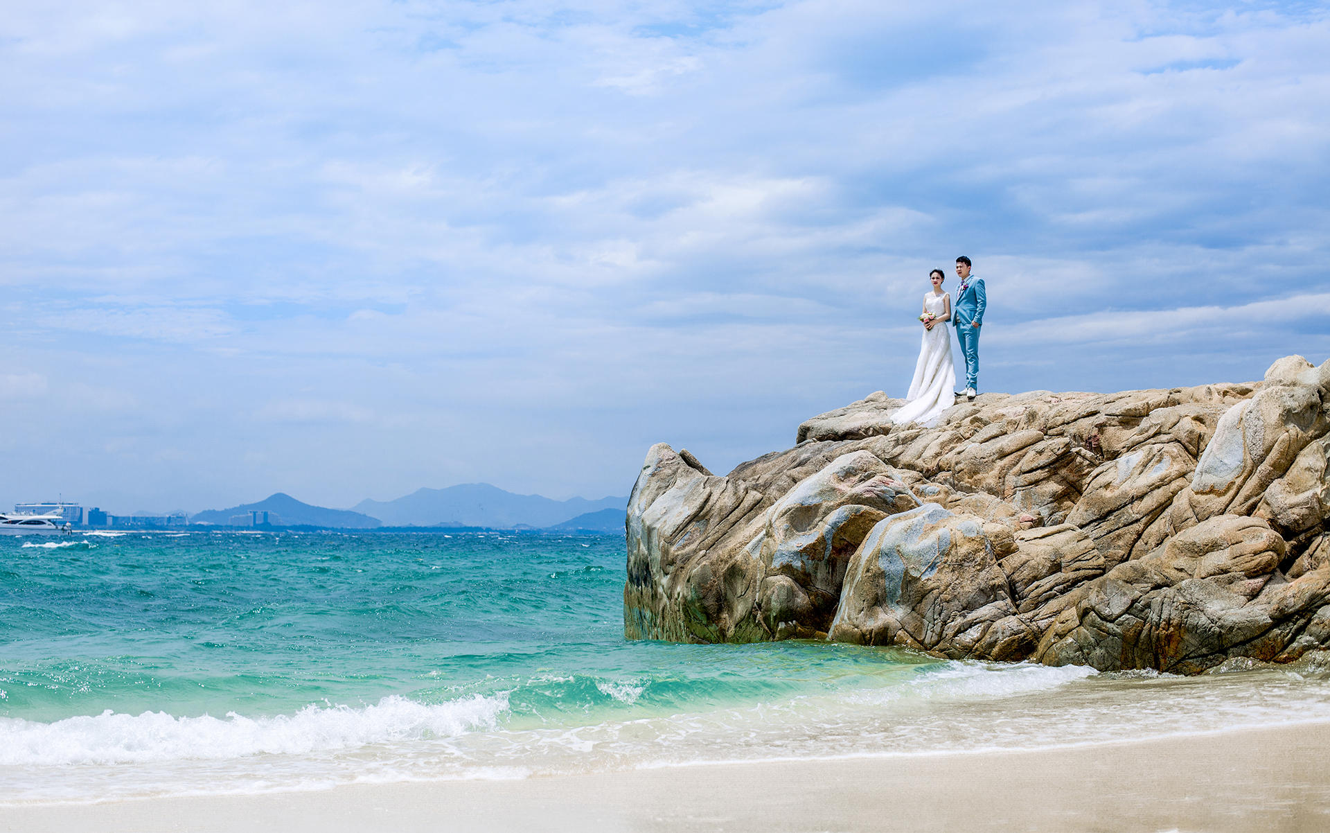 雙景區(qū)蜈支洲島+非誠勿擾2+服裝20+套產品包郵