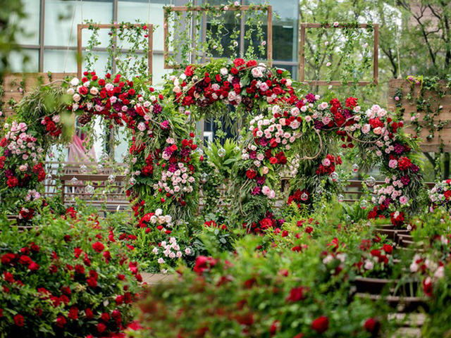 威斯文婚礼 室外婚礼 复古红色系