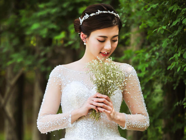 【绣阁嫁衣】  超级爆款  闪耀长托婚纱 