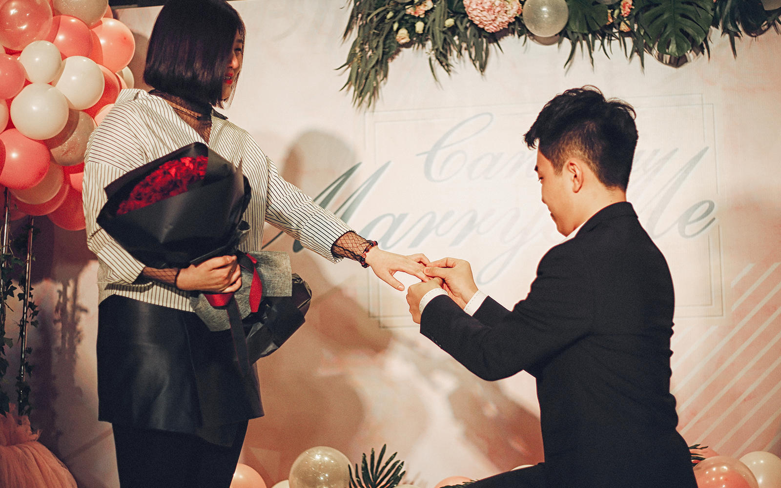 simi酒吧浪漫求婚案例