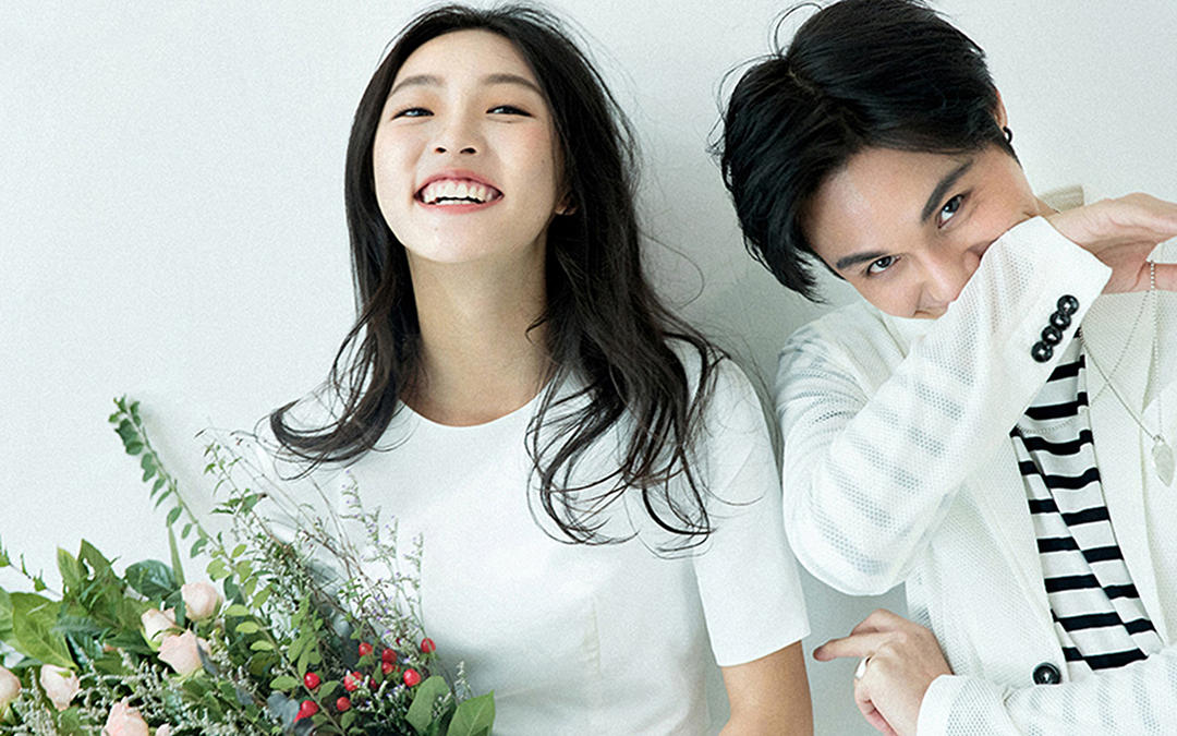 【火爆來(lái)襲】夜光婚紗+底片全送+鮮花造型+全包價(jià)