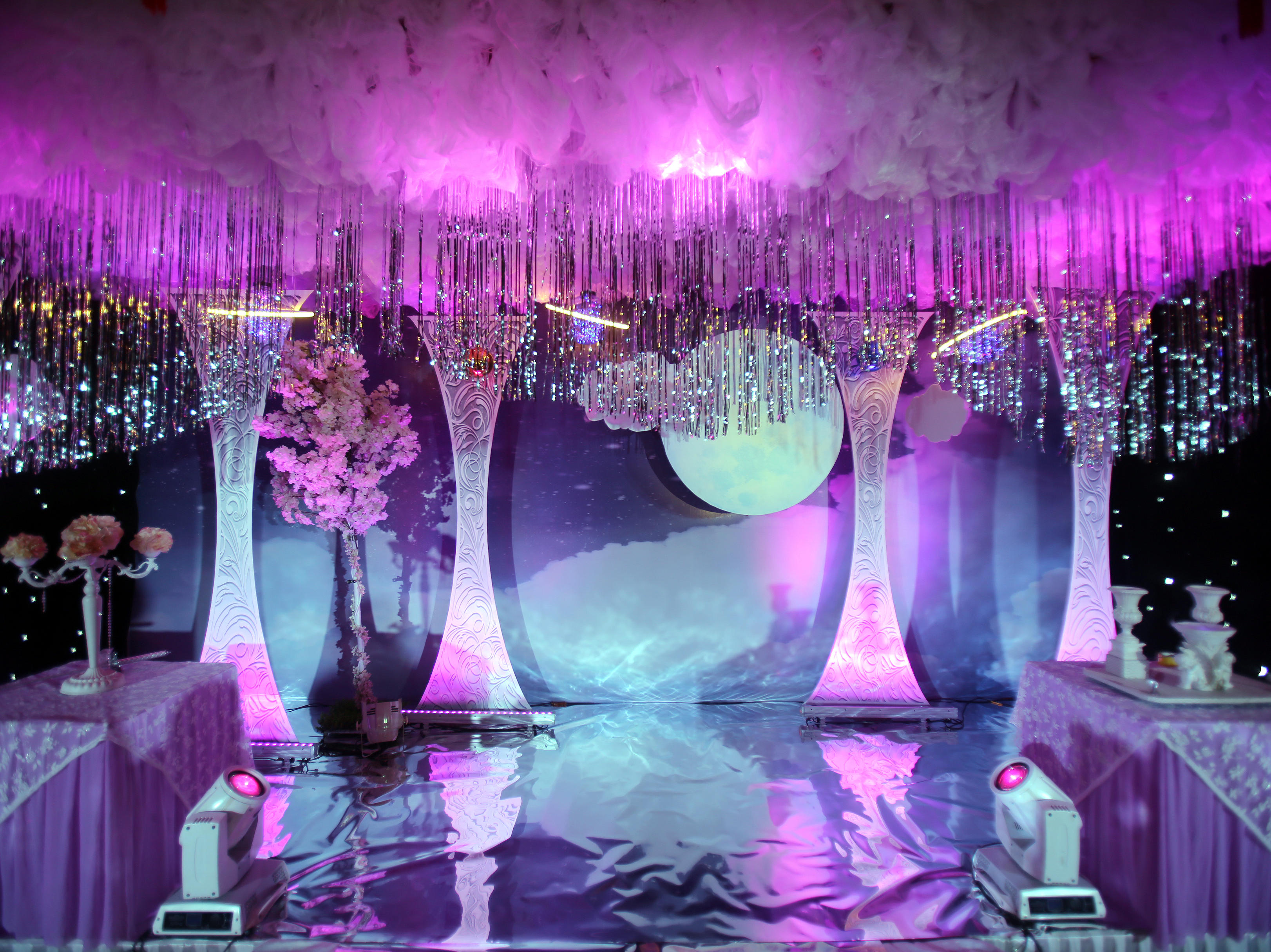 纯白之月——云与树交织成永恒，云雾星辰为你祈愿