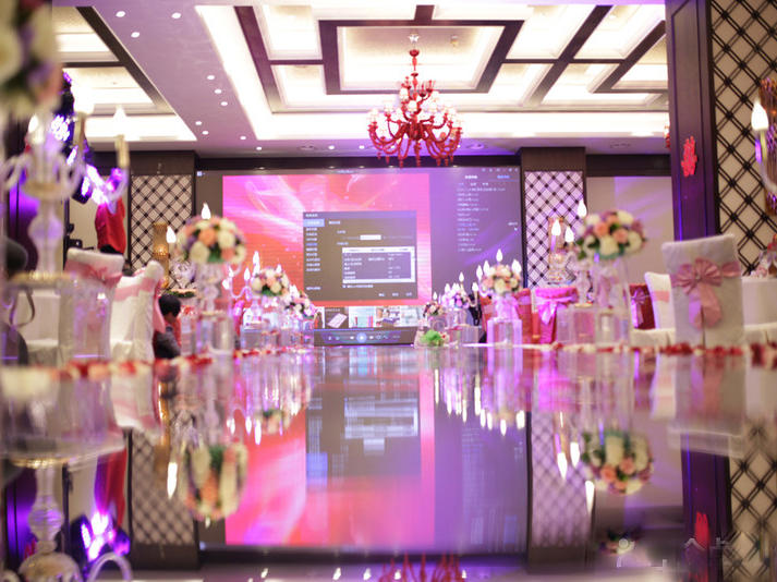 鲜花暗场+灯光T台+LED大屏　仅13988元