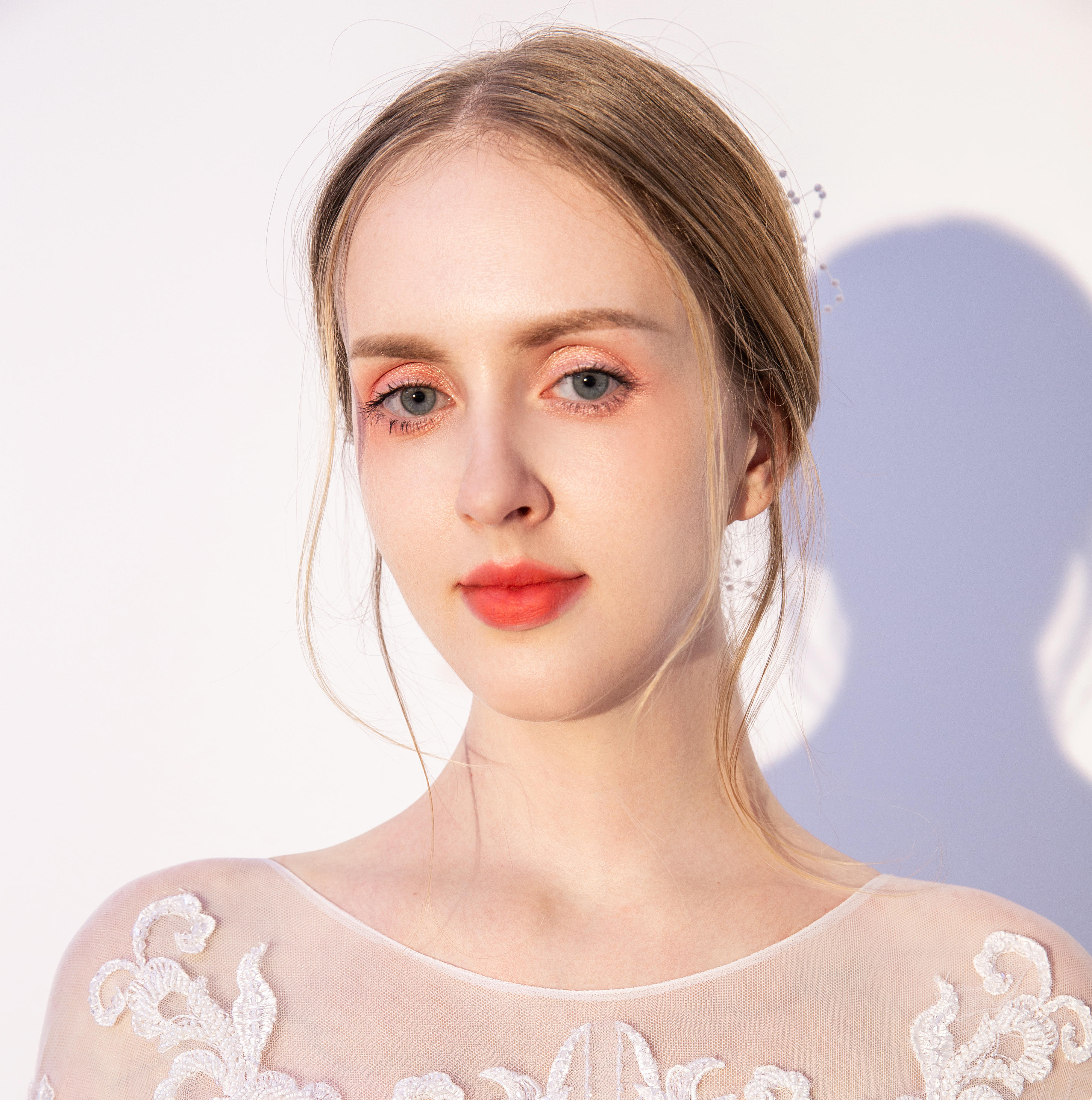 「本季爆款」系列奢华婚纱礼服 5件套跟妆