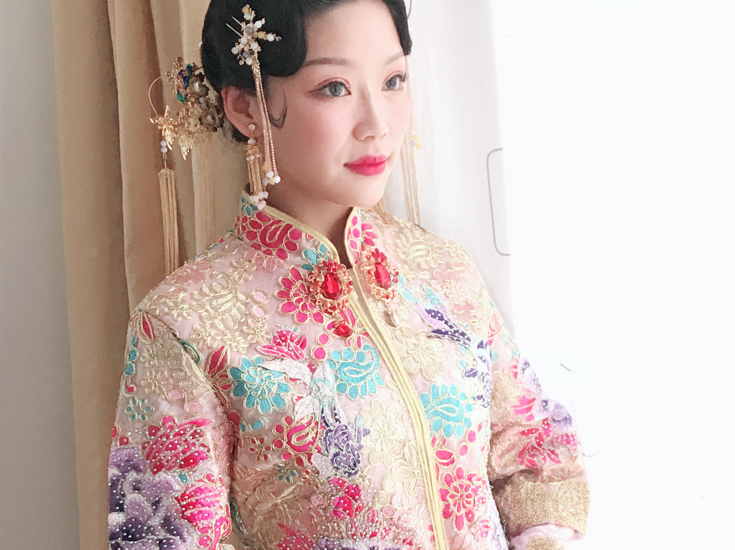 奢华婚纱礼服三件套＋首席化妆师婚礼全程跟妆