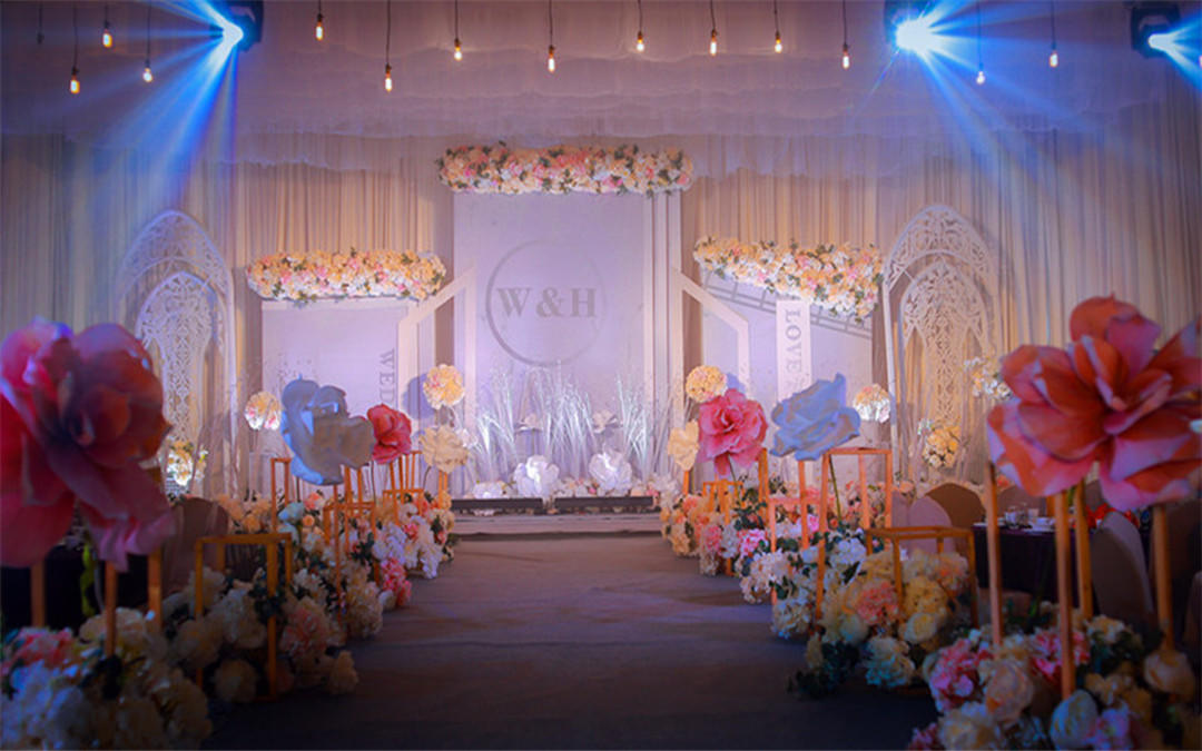 欧式大气奢华香槟色婚礼，预算低性价比高的婚礼布置