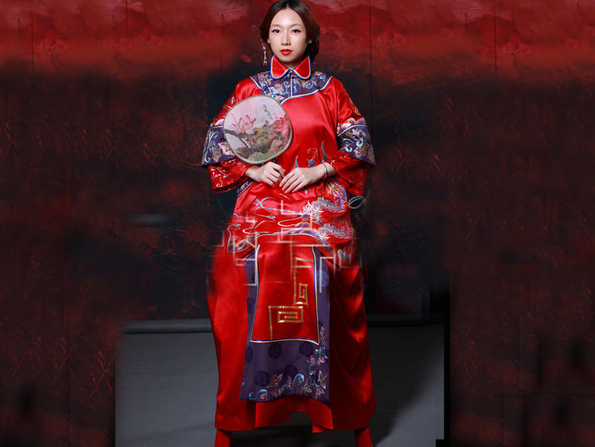 结婚礼服 龙凤褂结婚中式礼服纯手工刺绣禾禾服租赁