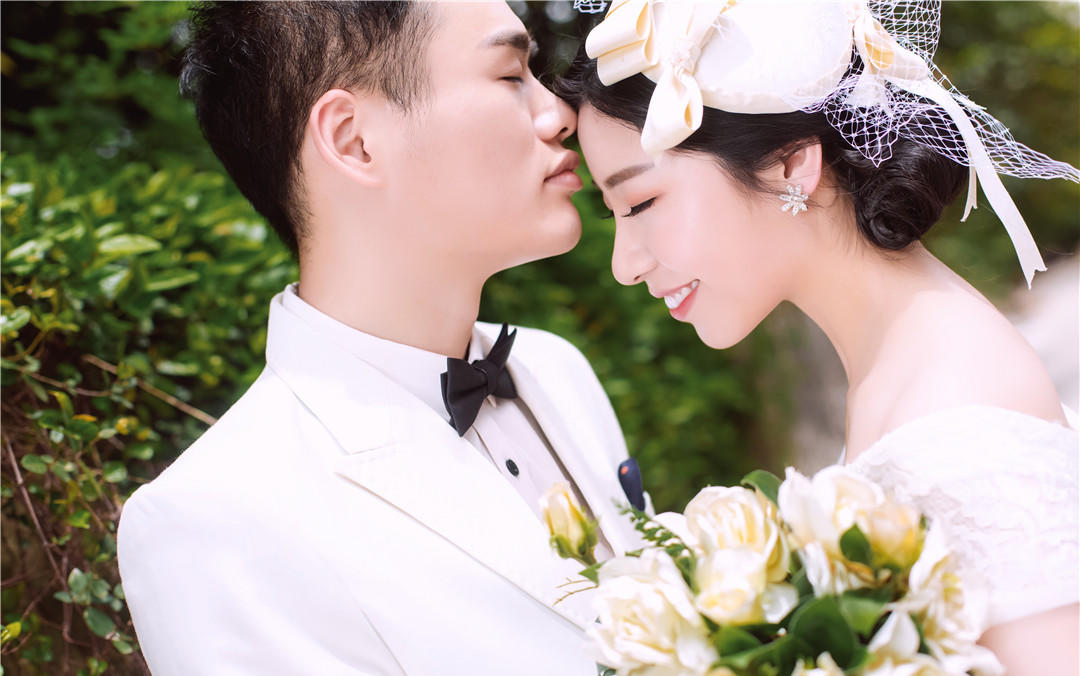 【人气爆款】限时秒杀|8服8造|浪漫花海海景婚照