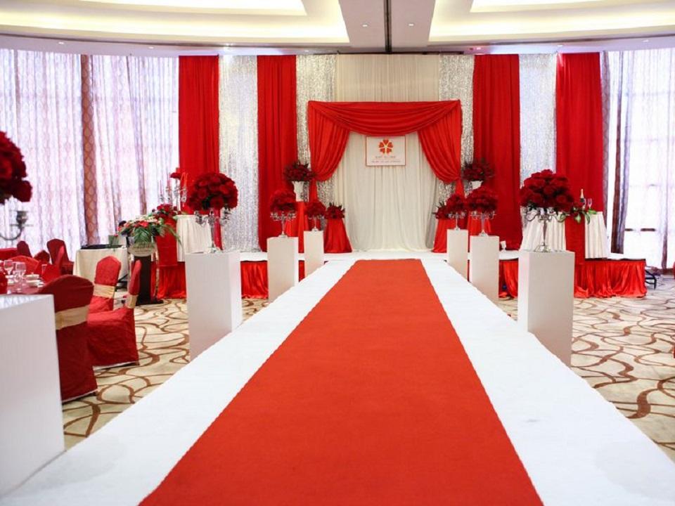 红色婚礼简洁大方，给你浪漫气氛